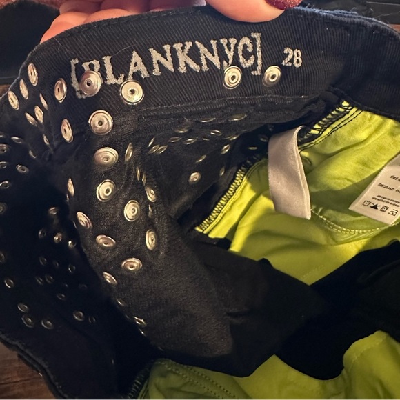 BLANK NYC Heavy Studded Destroyed Hi-Rise Denim Black Raw Hem Shorts Size 28 - Picture 5 of 10